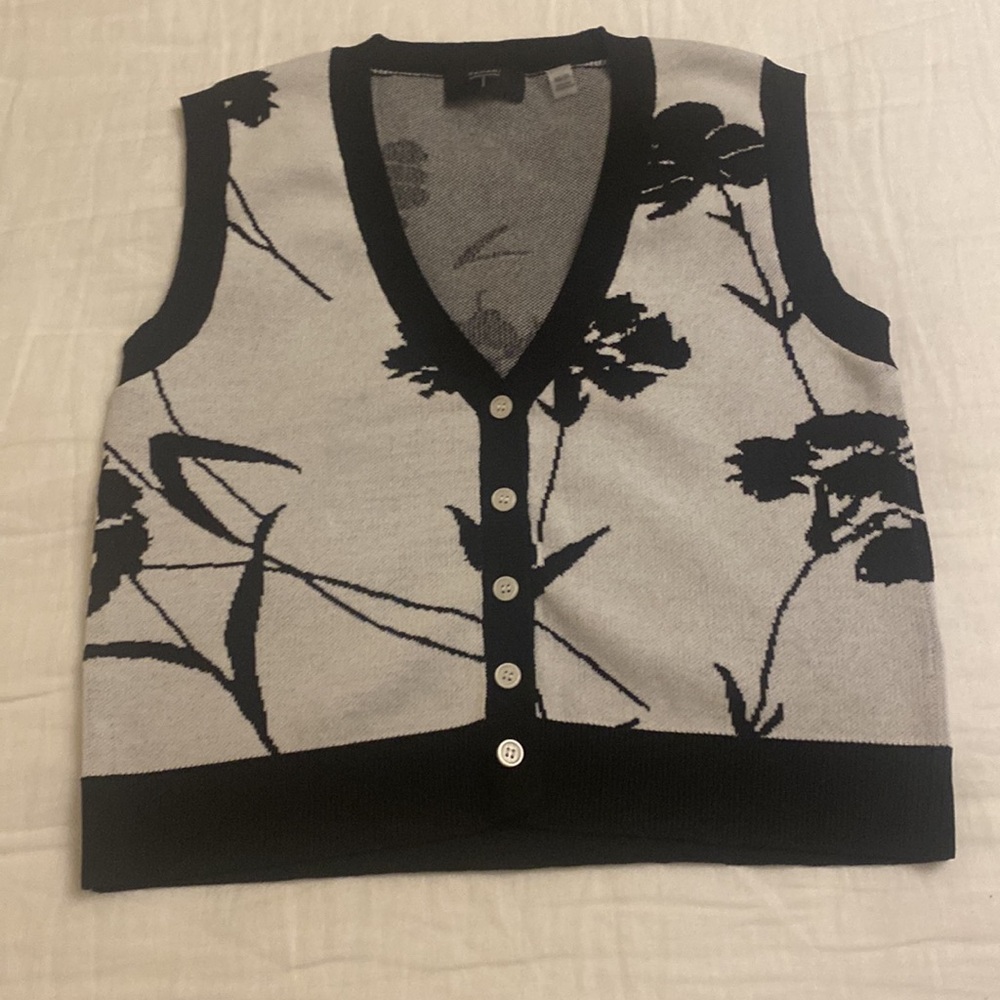 Tahari Monochrome Knit Top